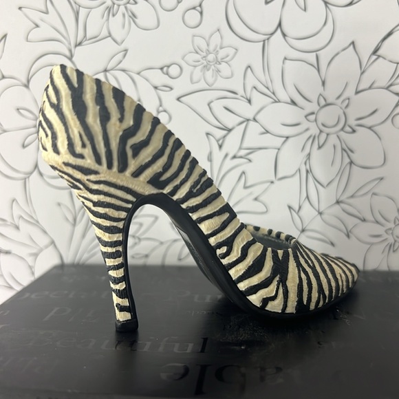 Just the Right Shoe “Serengeti” #25025 (1999) Zebra pattern Miniature - Picture 7 of 9